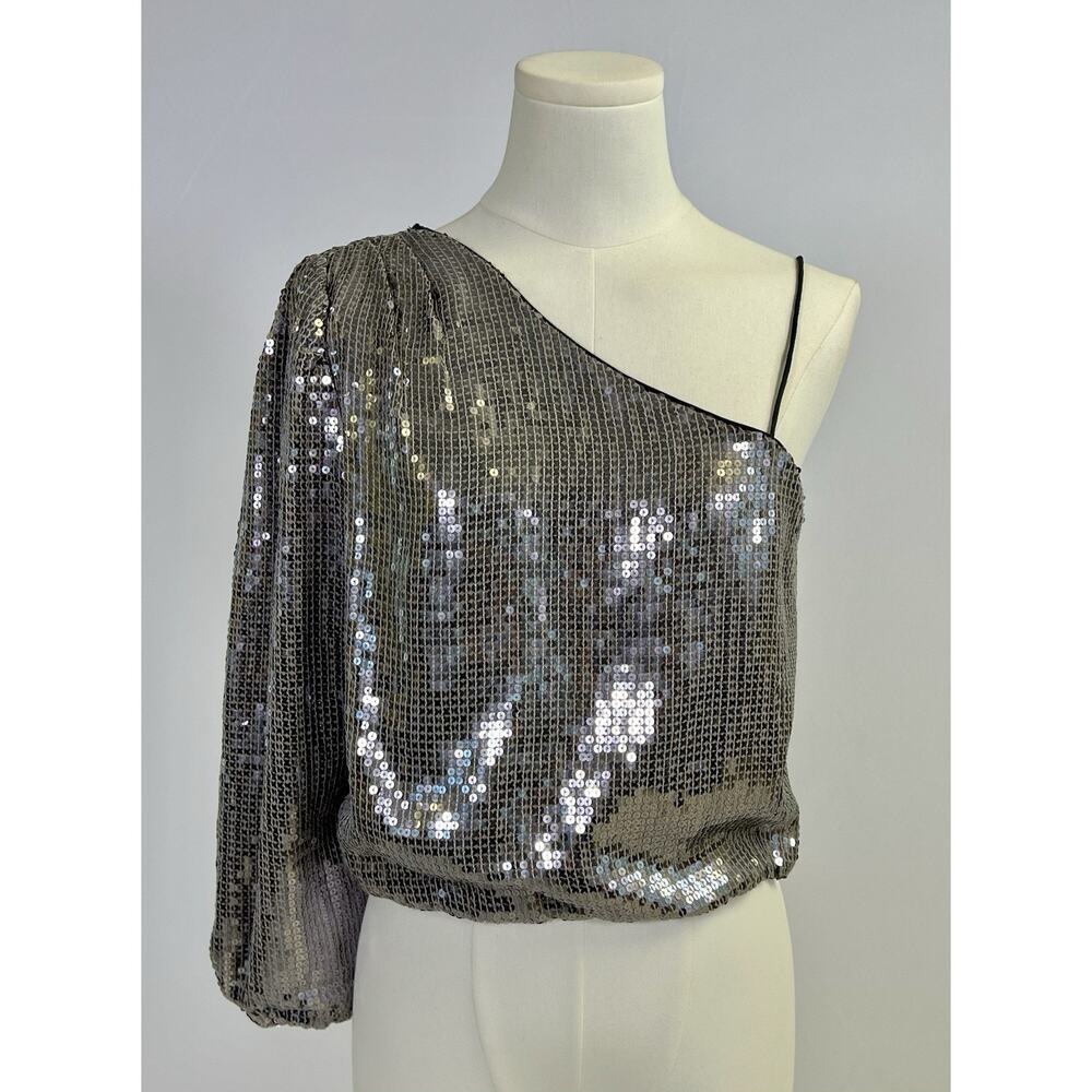 NWOT Alice + Olivia Lucinda Sequin Asymmetrical Top Silver Size Small Party